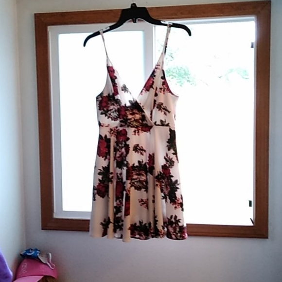 UK2LA Dresses & Skirts - White Floral Spaghetti Strap Sundress